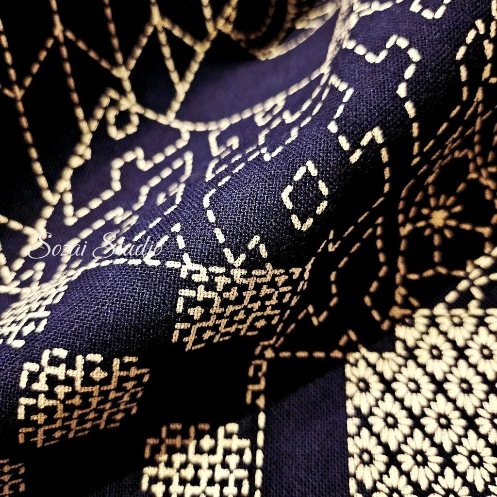 Japanese fabric - Takumi series, Sashiko geometric patterns, Navy - 100% cotton sheeting, by the yard